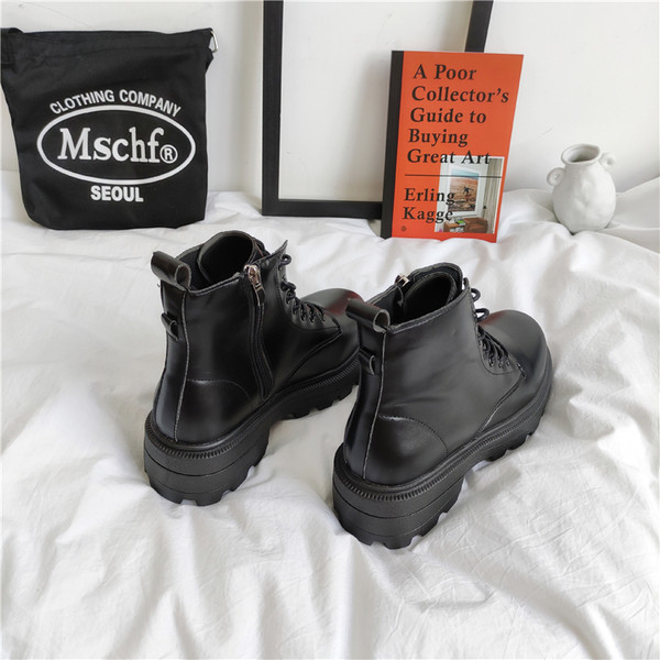 Nahast naiste paeltega saapad