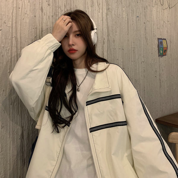 Naiste vabaaja jope lukuga laia mudeliga