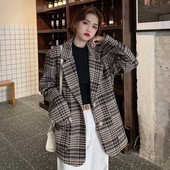 Moodne naiste ruuduline nööpidega mantel