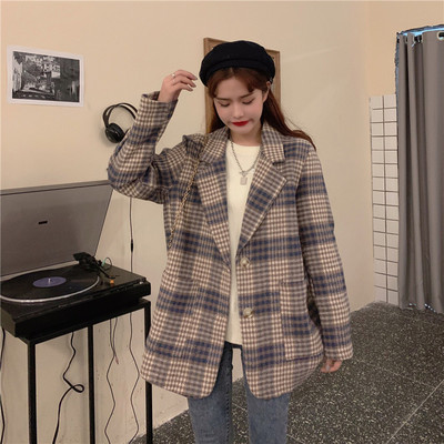 Moodne naiste ruuduline nööpidega mantel