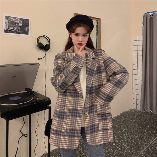 Moodne naiste ruuduline nööpidega mantel