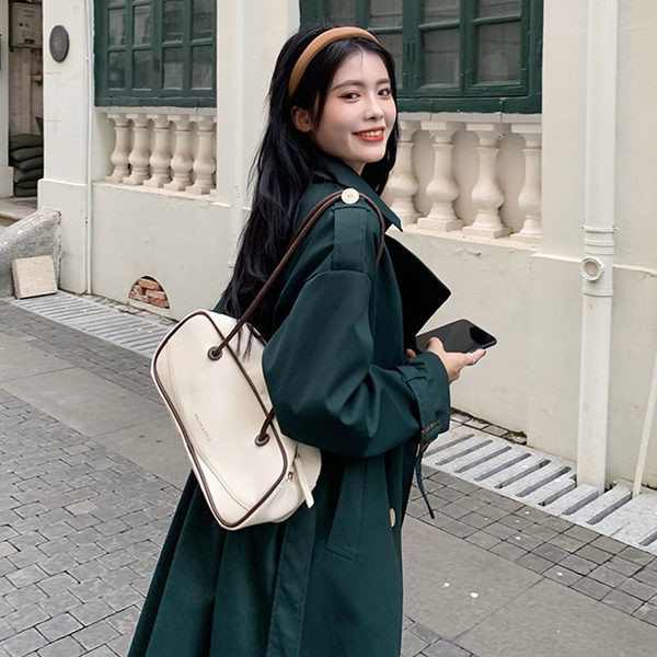 Praegune naiste õhukese mantli lai vööga mudel