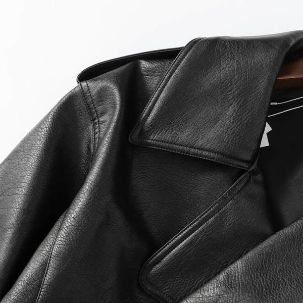 Moodne asümmeetrilise kinnitusega kunstnahast jakk