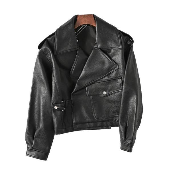 Moodne asümmeetrilise kinnitusega kunstnahast jakk