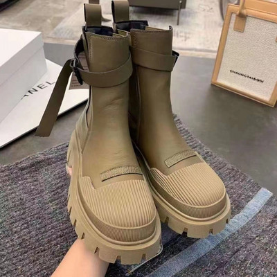 Γυναικείες μπότες από faux δέρμα και τραχιά σόλα