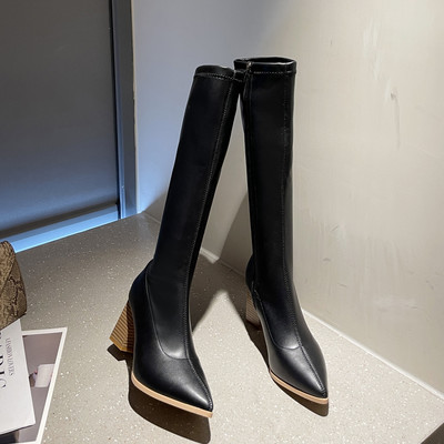 Stiilsed naiste saapad, teravatipuline kõrge kontsaga mudel