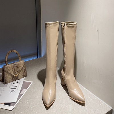 Stiilsed naiste saapad, teravatipuline kõrge kontsaga mudel