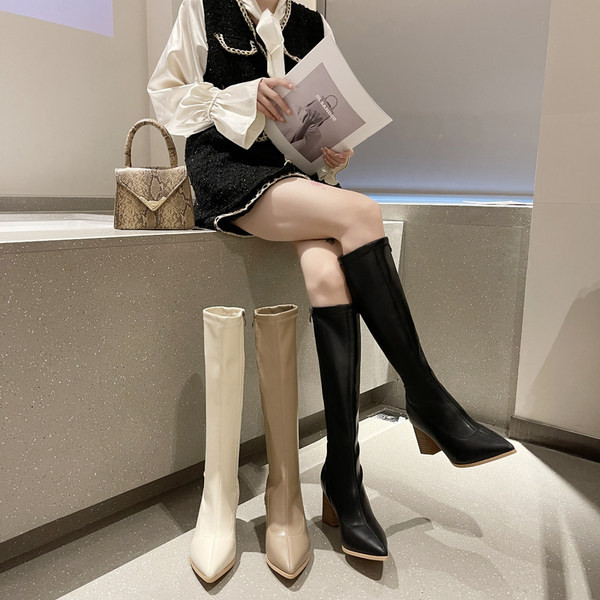 Stiilsed naiste saapad, teravatipuline kõrge kontsaga mudel