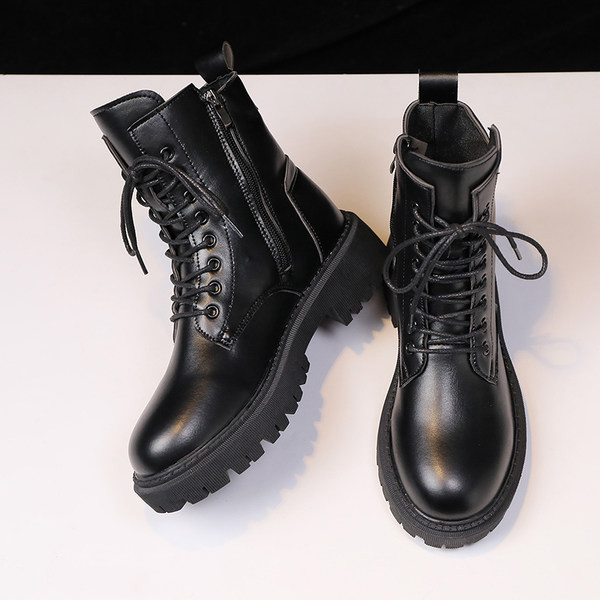 Cizme de dama cu talpa aspra - culoare neagra