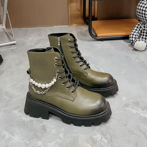 Pärlite ja paeltega naiste saapad musta ja rohelise värviga