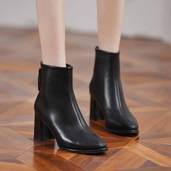 Κομψά γυναικεία ψηλοτάκουνα μποτάκια καθαρό μοντέλο