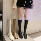 Μοντέρνες γυναικείες μπότες με φερμουάρ