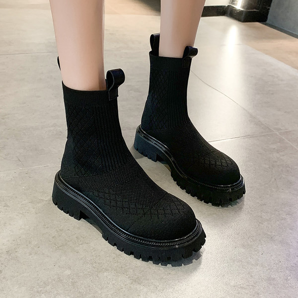 Šiuolaikiniai moteriški tekstiliniai batai