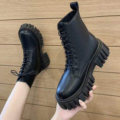 Öko bőrből készült, durva talpú, fűzős női alkalmi csizma