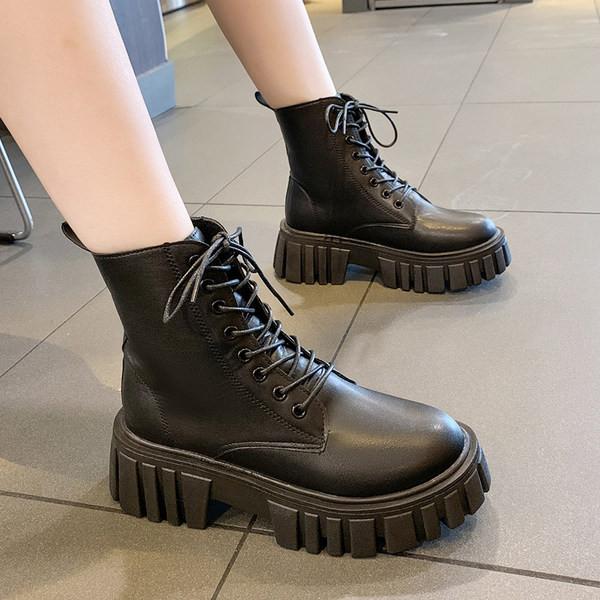 Öko bőrből készült, durva talpú, fűzős női alkalmi csizma