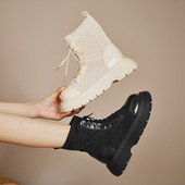 Naiste praegused paelte ja lameda tallaga saapad