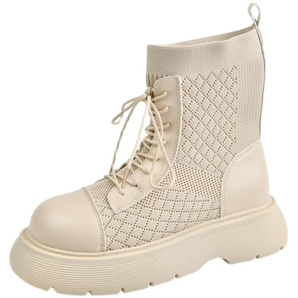 Naiste praegused paelte ja lameda tallaga saapad