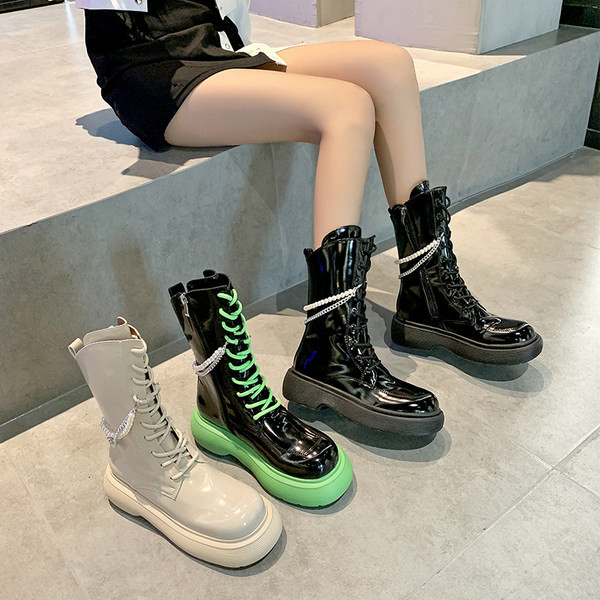 Γυναικείες μπότες από λουστρίνι με φερμουάρ και κορδόνια