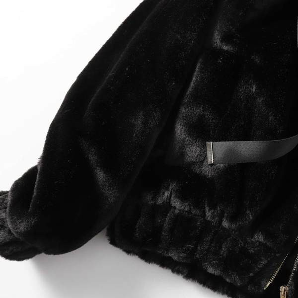 Lühike lukuga ja kapuutsiga sulejope