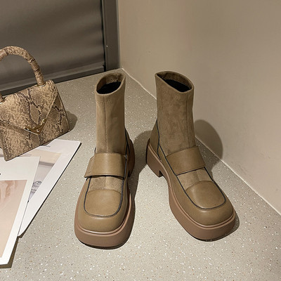 Naiste pruunid ja mustad nahast saapad