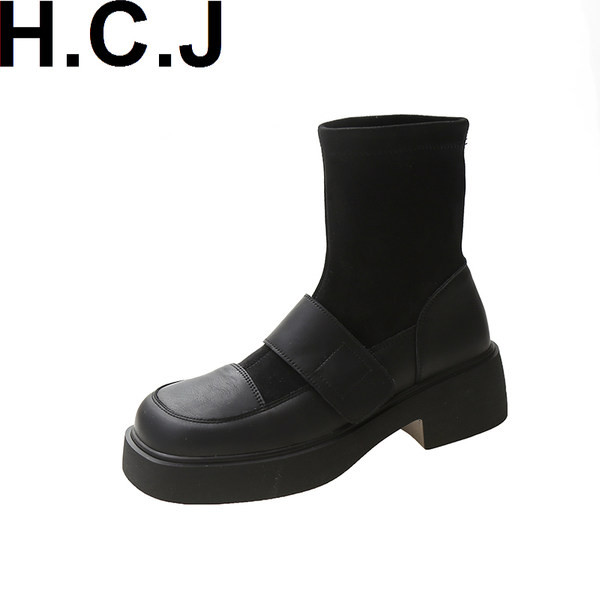 Naiste pruunid ja mustad nahast saapad