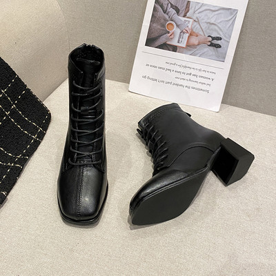 Καθημερινές  γυναικείες μπότες με κορδόνια και τακούνι