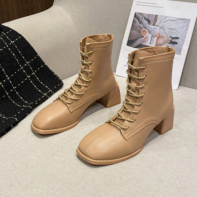 Καθημερινές  γυναικείες μπότες με κορδόνια και τακούνι