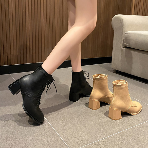 Καθημερινές  γυναικείες μπότες με κορδόνια και τακούνι