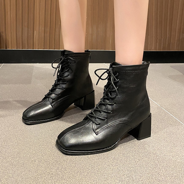Καθημερινές  γυναικείες μπότες με κορδόνια και τακούνι