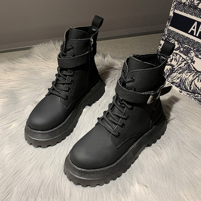 Νέο μοντέλο γυναικείες μπότες με φερμουάρ και κορδόνια