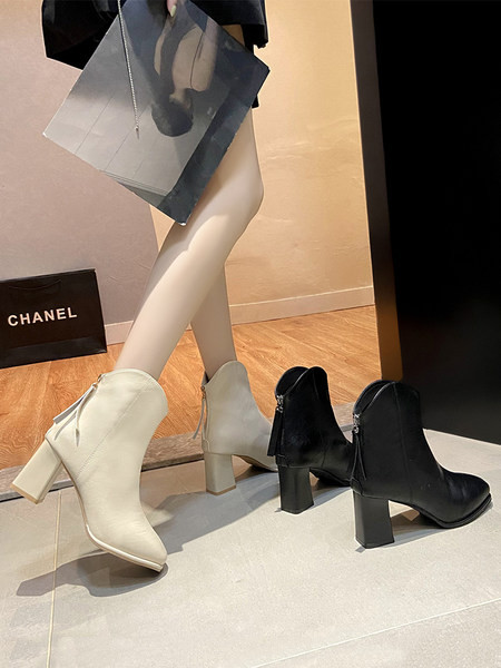 Stiilsed naiste saapad ökonahast lukuga lihtsa mudeliga