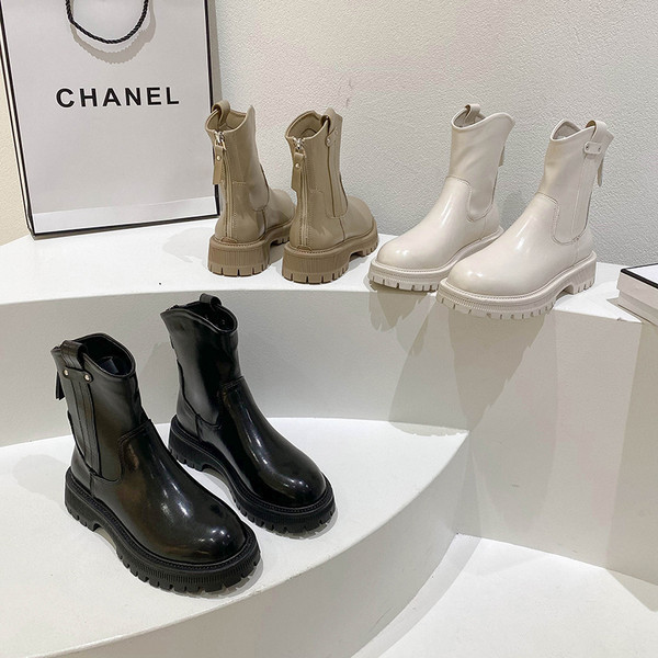 Naiste moodsad kolmes värvitoonis kunstnahast saapad