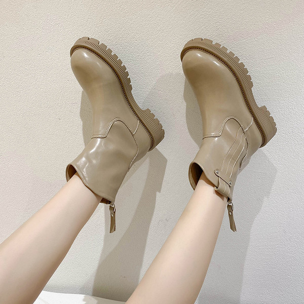 Naiste moodsad kolmes värvitoonis kunstnahast saapad