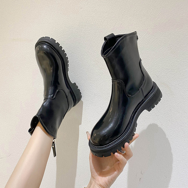 Naiste moodsad kolmes värvitoonis kunstnahast saapad