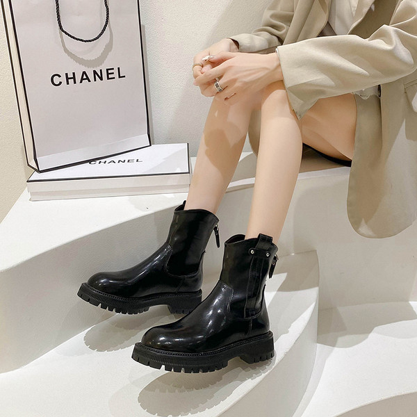 Naiste moodsad kolmes värvitoonis kunstnahast saapad