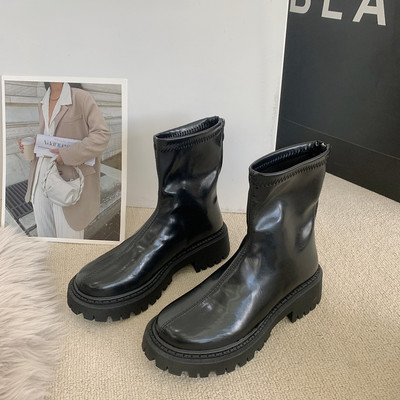 Γυναικείες μπότες απλό μοντέλο