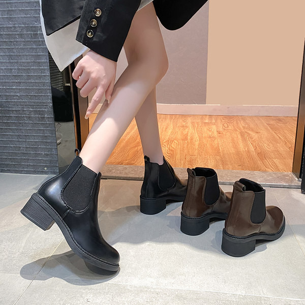 Eko bőrből készült alkalmi női csizma - hegyes modell