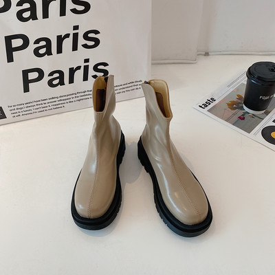 Μοντέρνες γυναικείες μπότες κλασικό μοντέλο