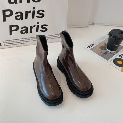 Μοντέρνες γυναικείες μπότες κλασικό μοντέλο