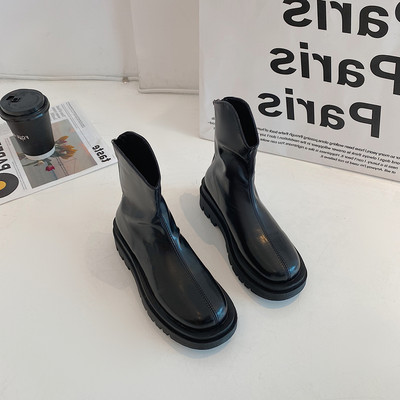 Μοντέρνες γυναικείες μπότες κλασικό μοντέλο