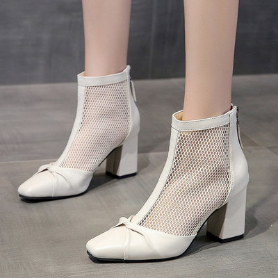 Eko bőrből készült modern női csizma vastag sarokkal