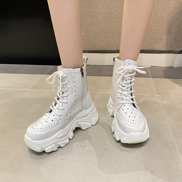 Cizme casual de dama cu sireturi si talpa aspra