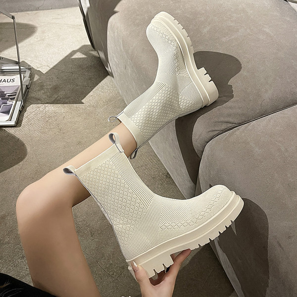 Kahes värvitoonis lameda tallaga naiste saapad