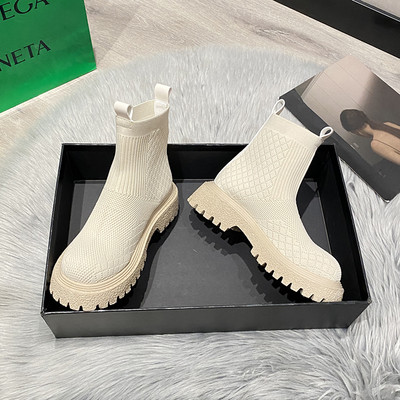 Moodsad naiste saapad tekstiilist ümardatud mudelist