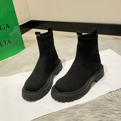 Moodsad naiste saapad tekstiilist ümardatud mudelist