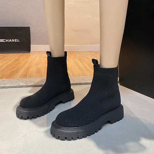 Moodsad naiste saapad tekstiilist ümardatud mudelist