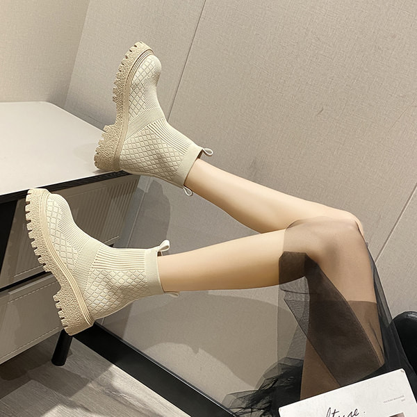 Moodsad naiste saapad tekstiilist ümardatud mudelist