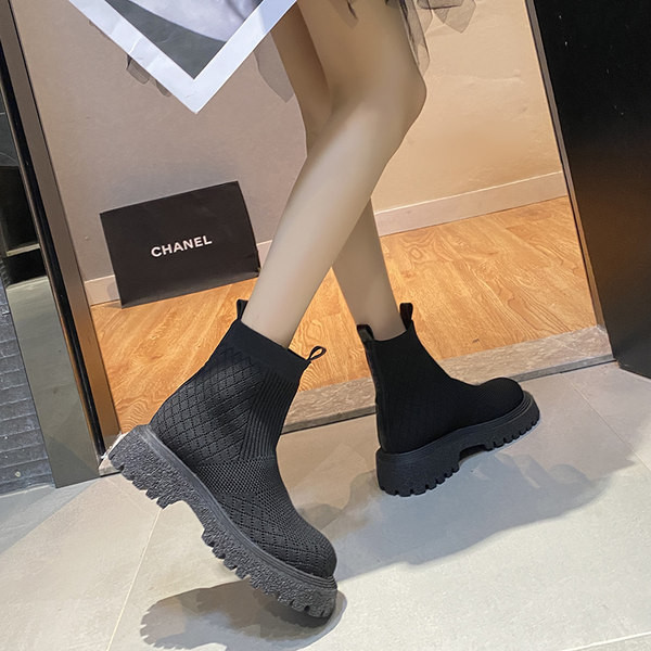 Moodsad naiste saapad tekstiilist ümardatud mudelist