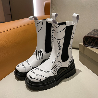 Νέο μοντέλο γυναικείες μπότες με επιγραφές