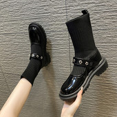 Kareda talla ja metallelementidega stiilsed naiste saapad